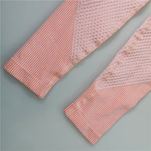 Load image into Gallery viewer, Seamless 2 Piece Female Workout Set.