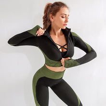 Load image into Gallery viewer, Seamless 2 Piece Female Workout Set.