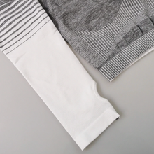 Load image into Gallery viewer, Seamless Female 2 Piece Yoga/ Gym Set.
