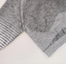 Load image into Gallery viewer, Seamless Female 2 Piece Yoga/ Gym Set.
