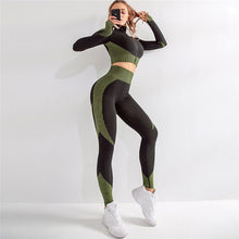 Load image into Gallery viewer, Seamless 2 Piece Female Workout Set.
