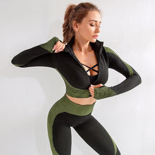 Load image into Gallery viewer, Seamless 2 Piece Female Workout Set.
